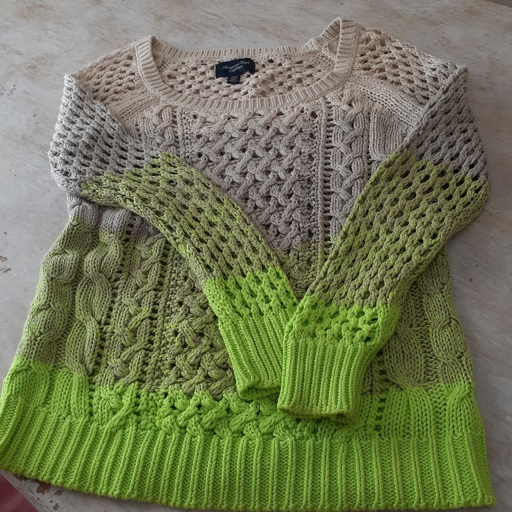 American Eagle Knit Sweater  Green tan